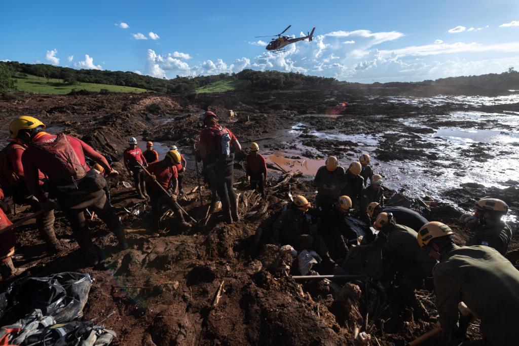 Israeli army continues its efforts together with Brazil forces , to locate missing people .   