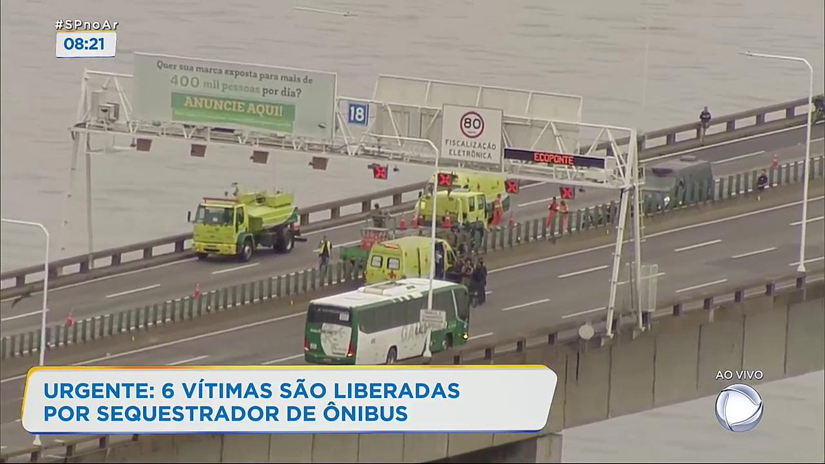 En toma de rehenes en Brasil el secuestrador tendría el rostro cubierto, se encuentra a bordo de un Onnibus (unidad de transporte público)