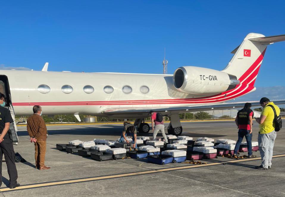 Brazil's federal police @policiafederal seize ~ 1.3 tons of cocaine onboard a Turkish flag-trflag-tr business jet today. The jet arrived in Brazil on August 2, flew through Ribeiro Preto, and then stopped in Fortaleza