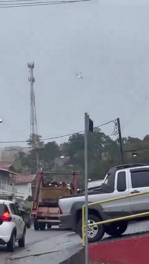 Voepass-Flug 2283, ein großes Passagierflugzeug, stürzt in Vinhedo, Brasilien ab