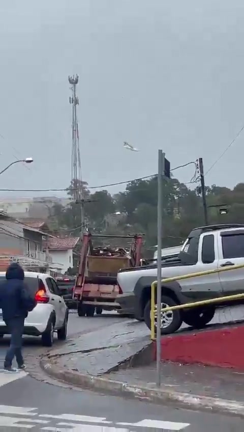 El vuelo 2283 de Voepass, un gran avión de pasajeros, se estrella en Vinhedo, Brasil